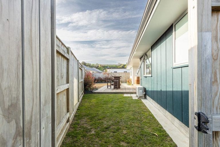 Photo of property in 30 Freedom Drive, Kelvin Grove, Palmerston North, 4414