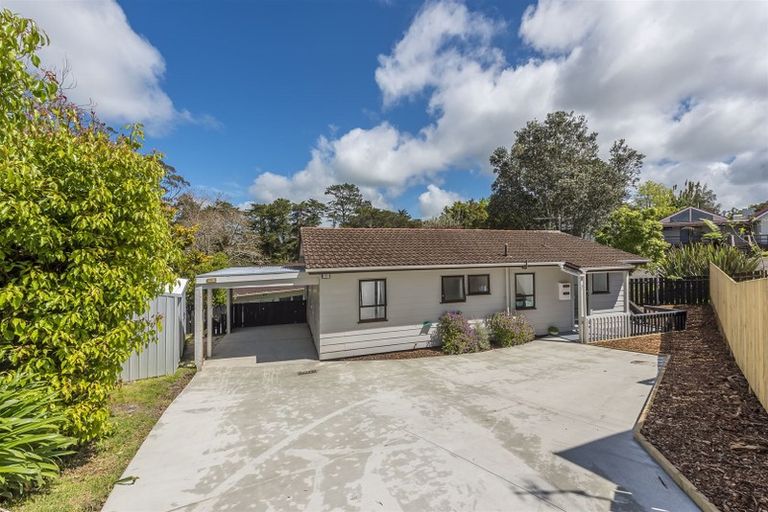 Photo of property in 3/23 Luckens Road, West Harbour, Auckland, 0618