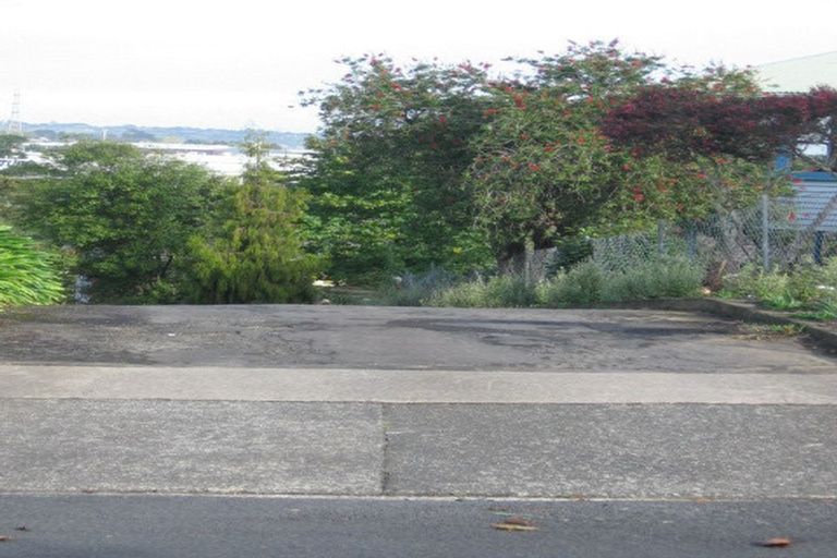 Photo of property in 12 Ellesmere Crescent, Pakuranga Heights, Auckland, 2010