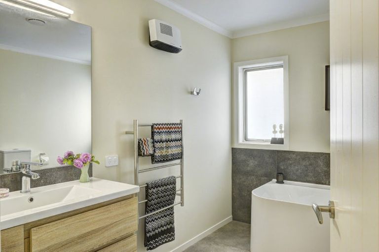 Photo of property in 64 Feist Street, Carterton, 5713