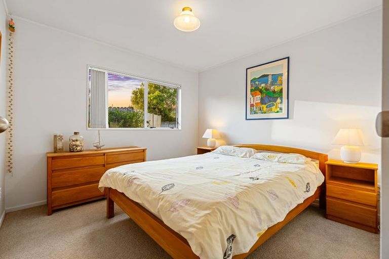 Photo of property in 24 Milan Drive, Glen Eden, Auckland, 0602