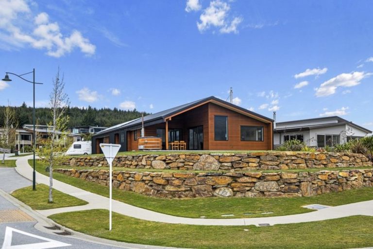 Photo of property in 20 Infinity Drive, Wanaka, 9305