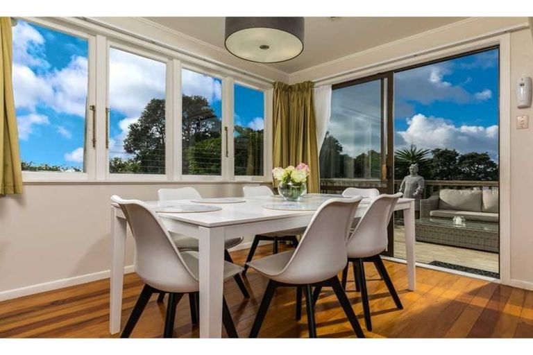 Photo of property in 100 Lincoln Park Avenue, Massey, Auckland, 0614