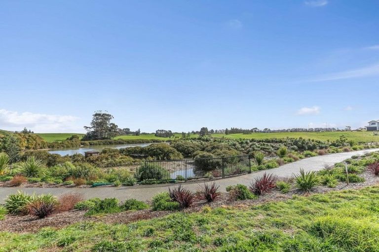 Photo of property in 54 Hayfield Way, Karaka, Papakura, 2113