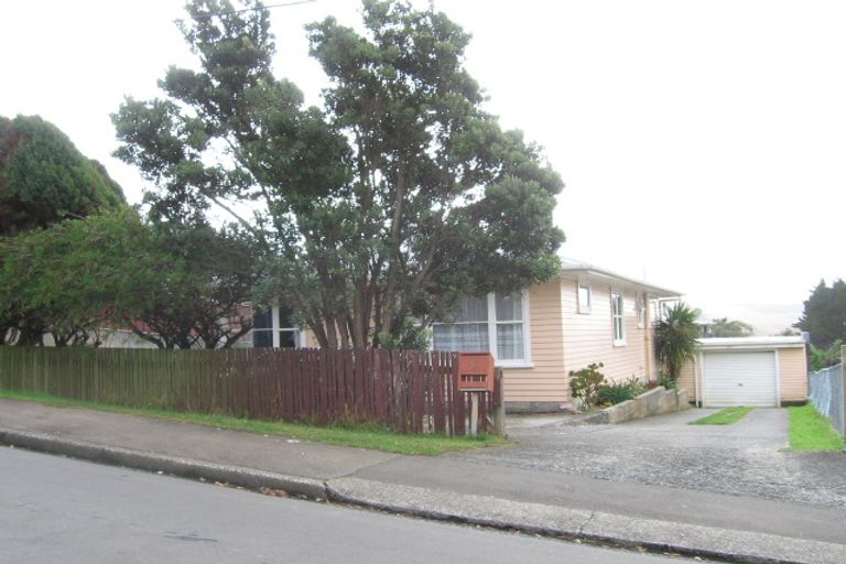 Photo of property in 33 Beazley Avenue, Paparangi, Wellington, 6037