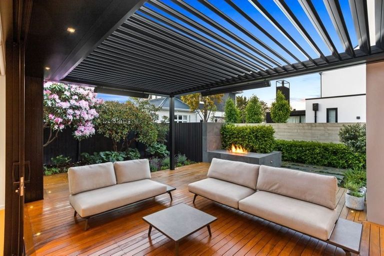 Photo of property in 18 Roa Road, Fendalton, Christchurch, 8041