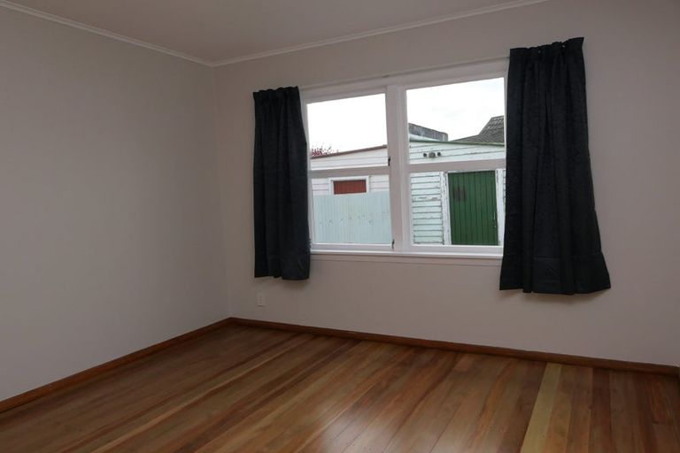 Photo of property in 1 Huia Place, Levin, 5510