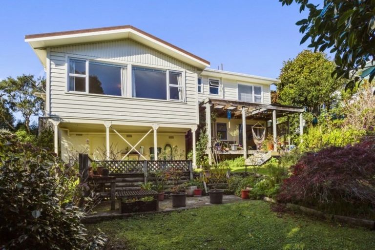 Photo of property in 55 Saint Johns Terrace, Tawa, Wellington, 5028