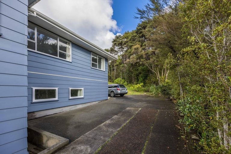 Photo of property in 38 Staincross Street, Green Bay, Auckland, 0604