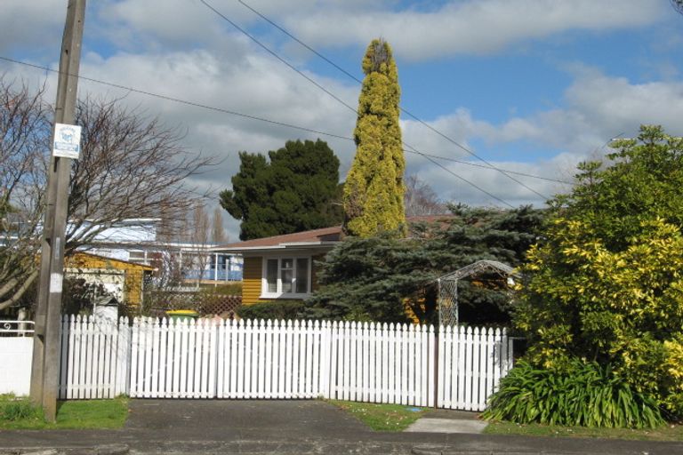 Photo of property in 17 Salas Place, Papakura, 2110