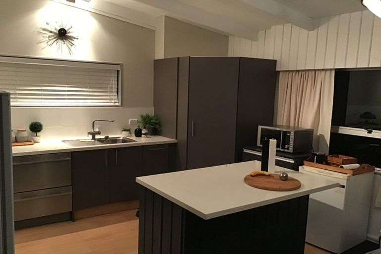 Photo of property in 1306 Whangaparaoa Road, Army Bay, Whangaparaoa, 0930