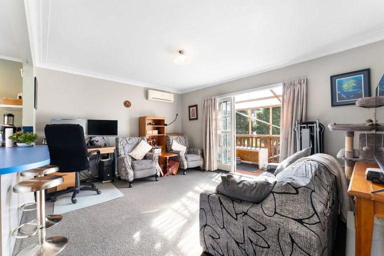 Photo of property in 49 Pupuke Road, Birkenhead, Auckland, 0627