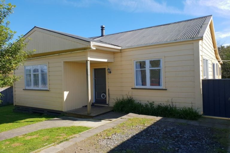 Photo of property in 240 Bridge Street, Eltham, 4322