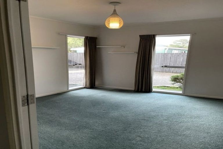 Photo of property in 106 Sturges Road, Henderson, Auckland, 0612