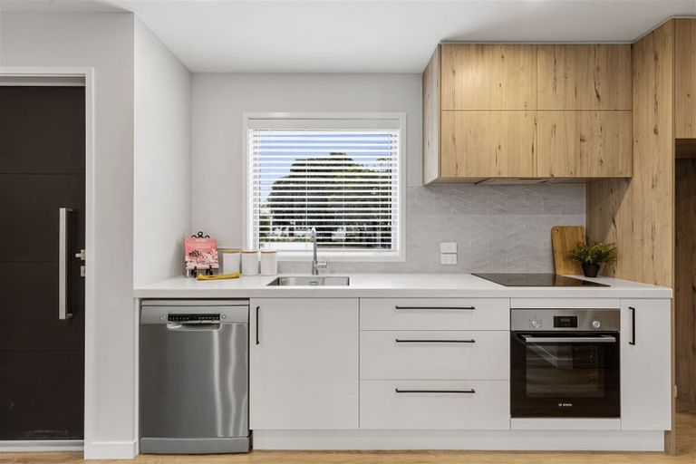 Photo of property in 2/160a Peverel Street, Riccarton, Christchurch, 8041