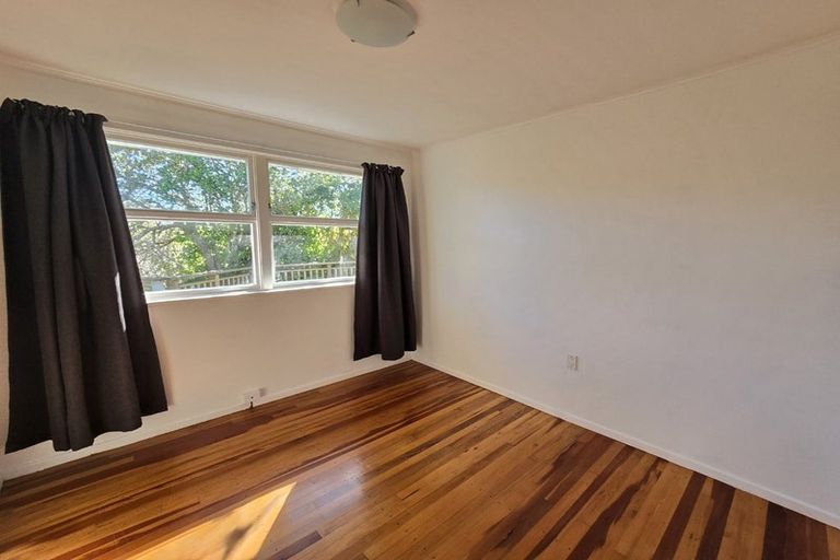 Photo of property in 38 Catherine Crescent, Paparangi, Wellington, 6037