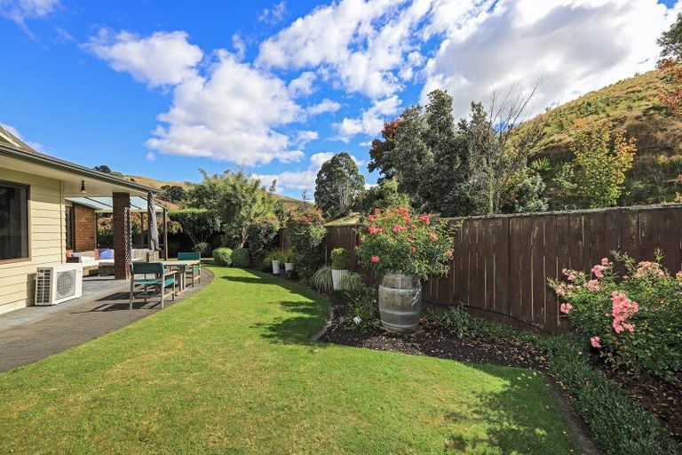 Photo of property in 8 Webb Place, Taradale, Napier, 4112