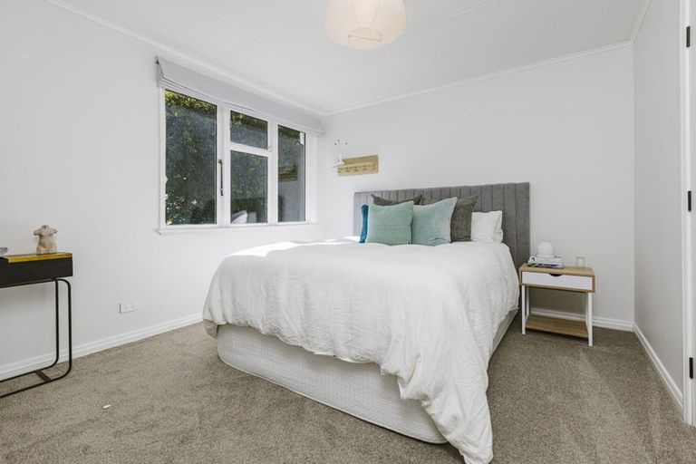 Photo of property in 12 Village Way, Ardmore, Papakura, 2582