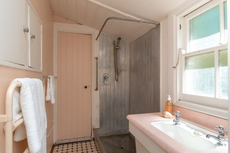 Photo of property in 14 Cameron Road, Bluff Hill, Napier, 4110