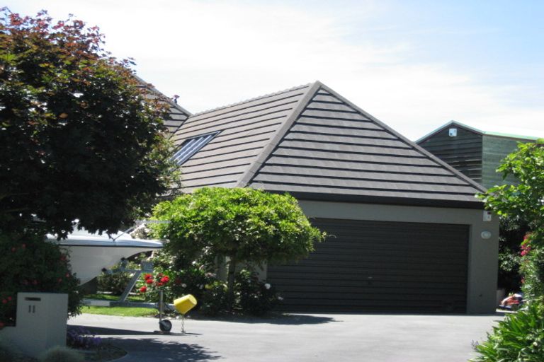 Photo of property in 11 Brockhall Lane, Avonhead, Christchurch, 8042