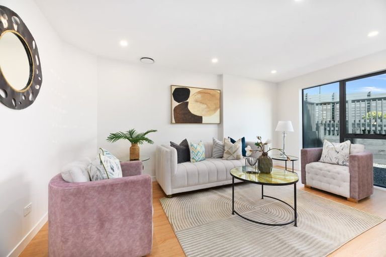 Photo of property in 5 Eric Gifford Drive, Ranui, Auckland, 0612