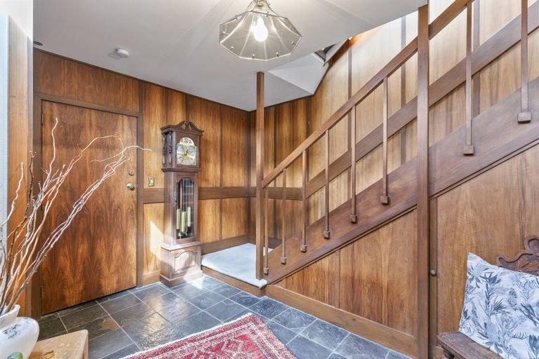 Photo of property in 31 Wadestown Road, Wadestown, Wellington, 6012