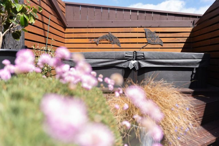 Photo of property in 15 Kentwood Drive, Woodridge, Wellington, 6037