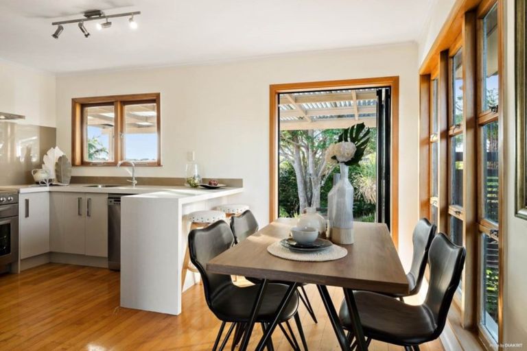 Photo of property in 1/65 Arran Road, Browns Bay, Auckland, 0630