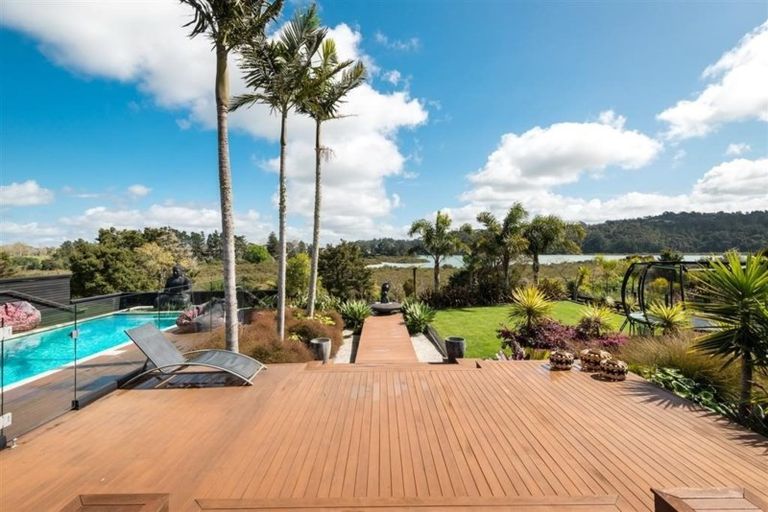 Photo of property in 6 Kerema Way, Schnapper Rock, Auckland, 0632