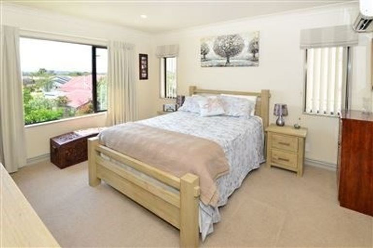 Photo of property in 31 Chesterfield Way, Orewa, 0931