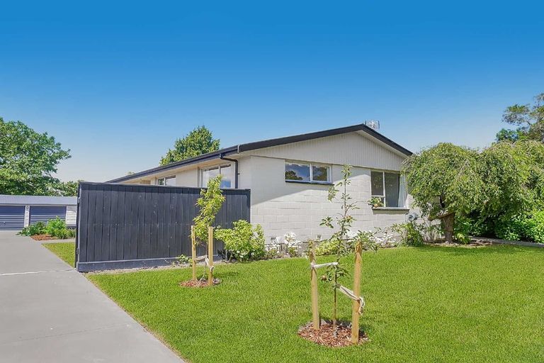 Photo of property in 93 Warren Crescent, Hillmorton, Christchurch, 8025