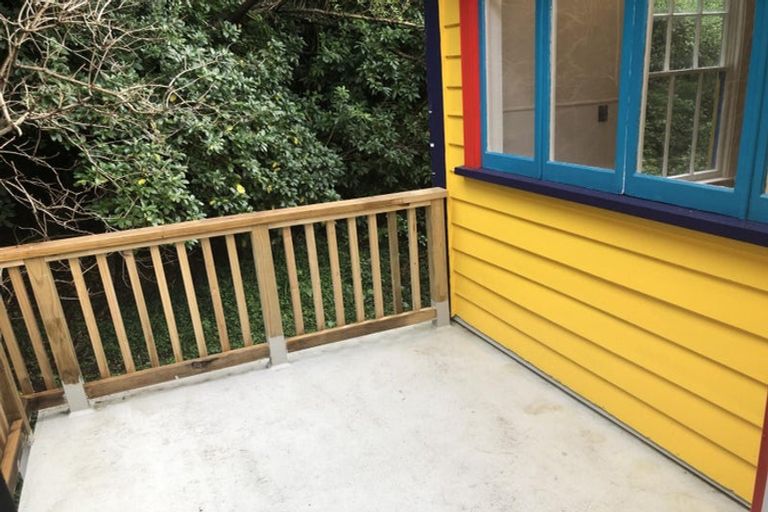 Photo of property in 13 Cave Road, Houghton Bay, Wellington, 6023