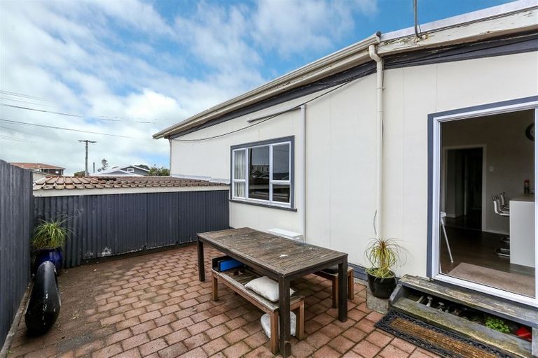 Photo of property in 1/14 Karamu Street, Strandon, New Plymouth, 4312