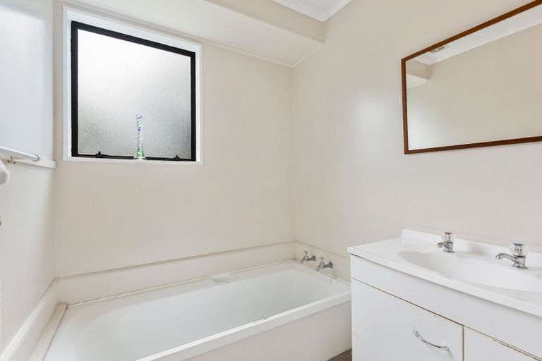 Photo of property in 2/26 Karepo Crescent, Ranui, Auckland, 0612