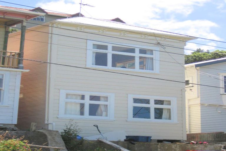 Photo of property in 68 Rolleston Street, Mount Cook, Wellington, 6021