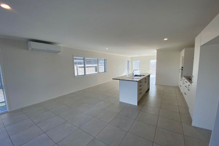 Photo of property in 28 Sabre Street, Papamoa Beach, Papamoa, 3118