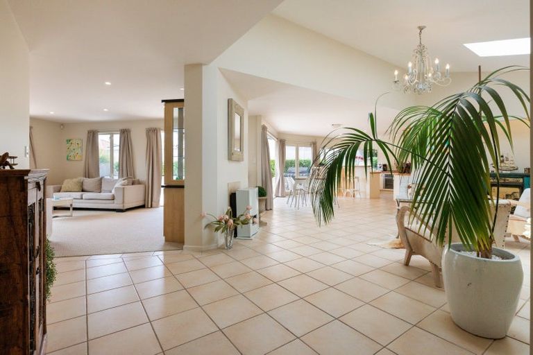Photo of property in 2 Sissinghurst Court, Bethlehem, Tauranga, 3110