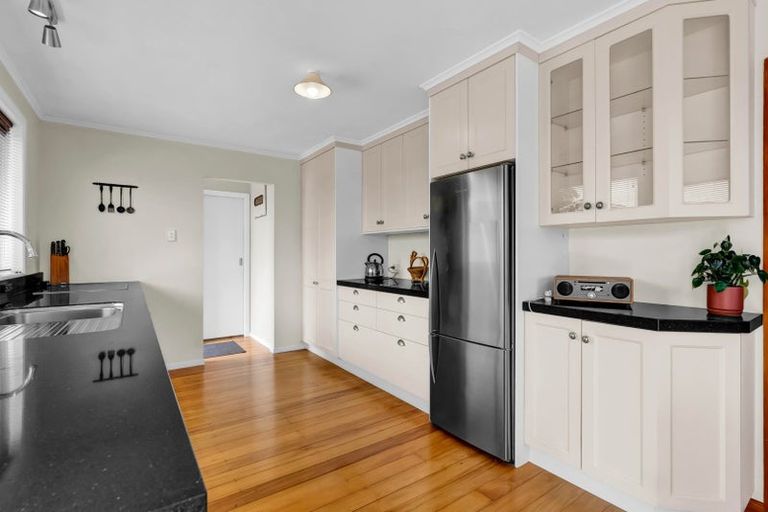 Photo of property in 239 Mangorei Road, Merrilands, New Plymouth, 4312