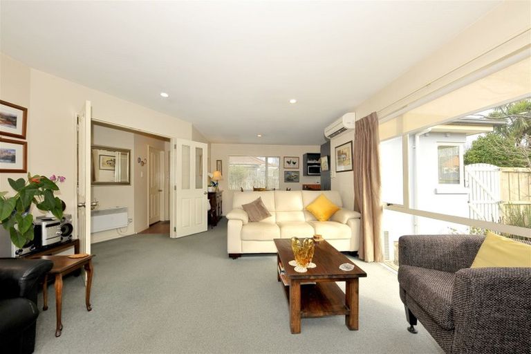 Photo of property in 2/134 Yaldhurst Road, Sockburn, Christchurch, 8042