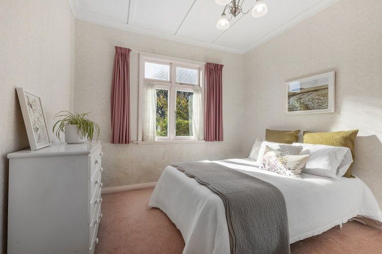 Photo of property in 23 Endeavour Street, Lyall Bay, Wellington, 6022