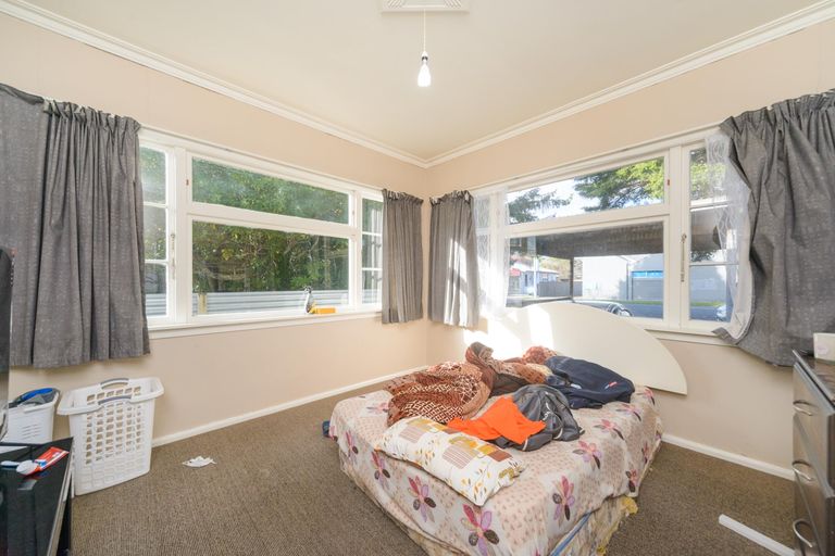 Photo of property in 5 Pahiatua Street, Hokowhitu, Palmerston North, 4410