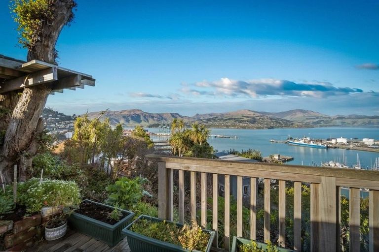Photo of property in 10 Bridle Path, Lyttelton, 8082
