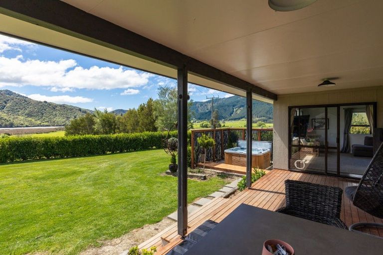 Photo of property in 1058 Queen Charlotte Drive, Linkwater, Picton, 7281