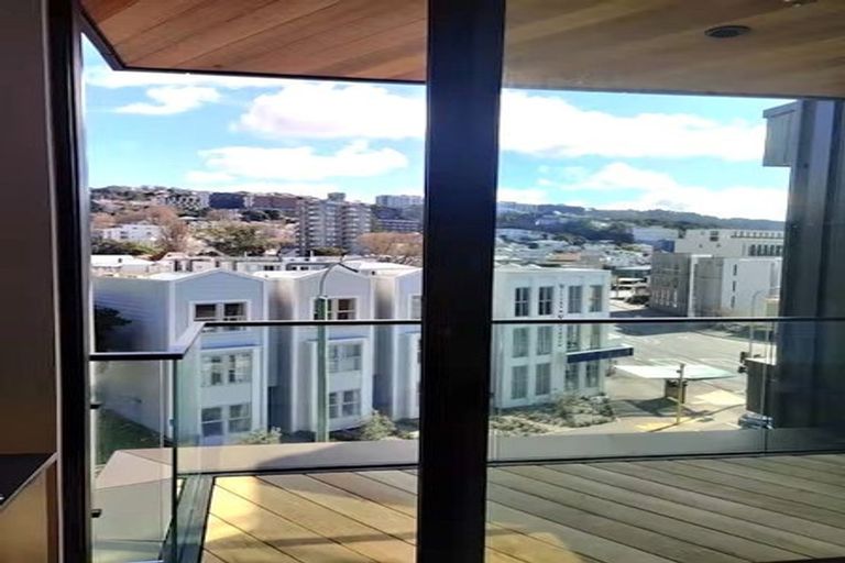 Photo of property in Sunset West, 405/251 Victoria Street, Wellington, 6011