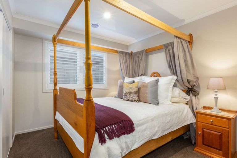 Photo of property in 86 Queen Charlotte Drive, Aotea, Porirua, 5024