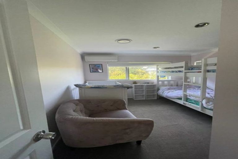 Photo of property in 30 Namsan Close, Fairview Heights, Auckland, 0632