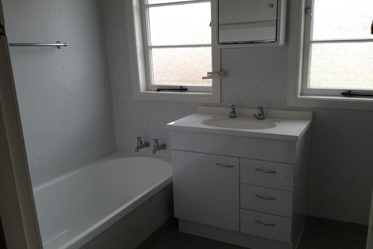 Photo of property in 43 Kauika Road West, Avenues, Whangarei, 0110