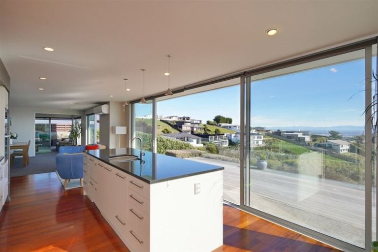 Photo of property in 5 Peregrine Close, Mount Pleasant, Christchurch, 8081