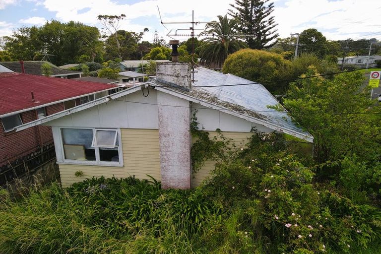 Photo of property in 1 Parakai Avenue, Parakai, 0830