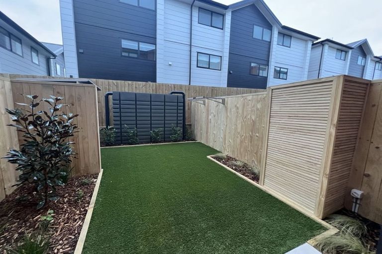 Photo of property in 4/19 Karamu Street, Te Atatu Peninsula, Auckland, 0610